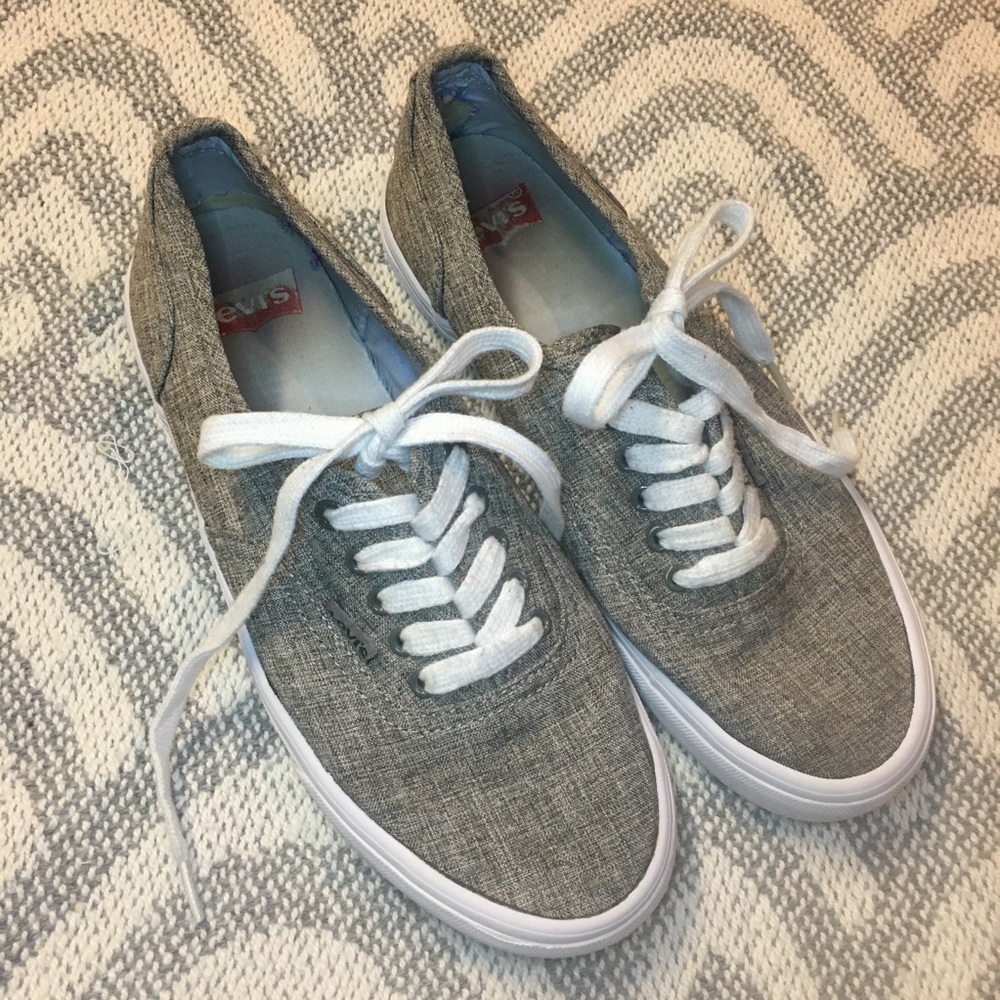 LEVI’S Women’s Gray Canvas Lace Up Sneakers, 8